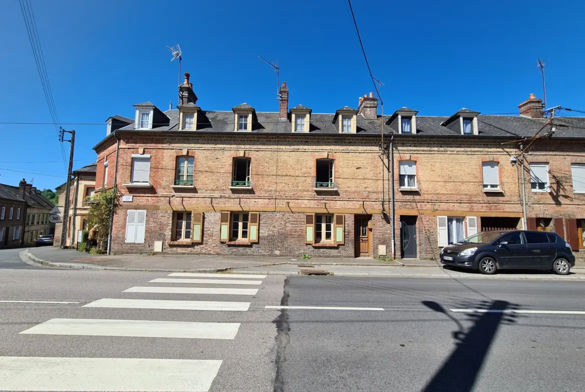 Maison rénovée à vendre à Vimoutiers, 3 chambres, proche des commodités 