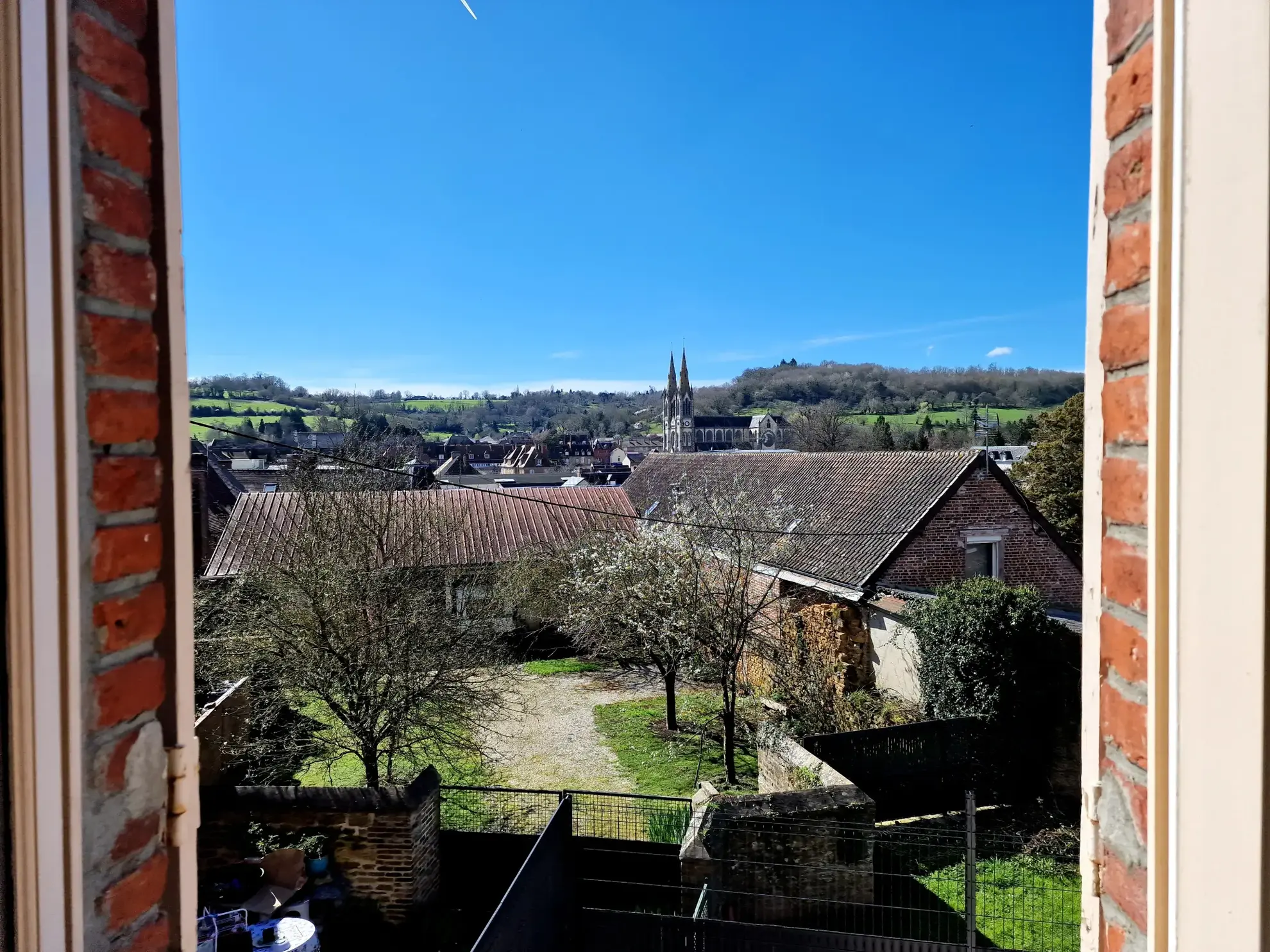 Maison rénovée à vendre à Vimoutiers, 3 chambres, proche des commodités 