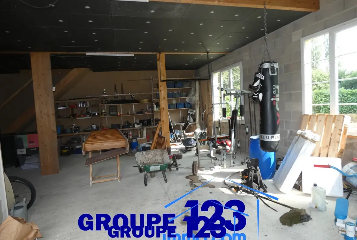 Pavillon spacieux avec garage indépendant à Villechetive 