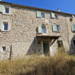 Maison mitoyenne dans ancien corps de ferme en vente à Andon