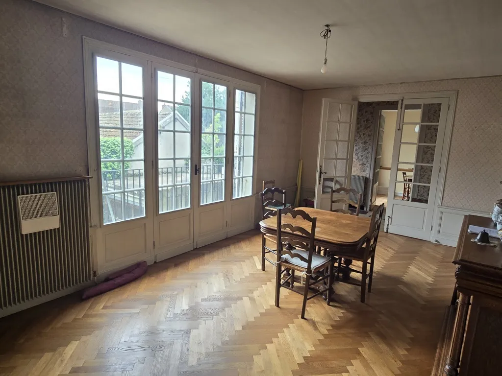 À vendre : Propriété rare avec deux maisons et dépendances à Paray le Monial 