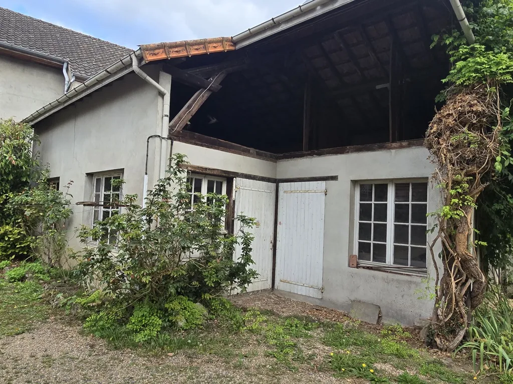 À vendre : Propriété rare avec deux maisons et dépendances à Paray le Monial 