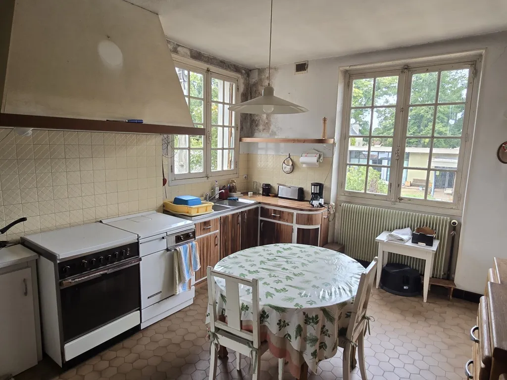 À vendre : Propriété rare avec deux maisons et dépendances à Paray le Monial 