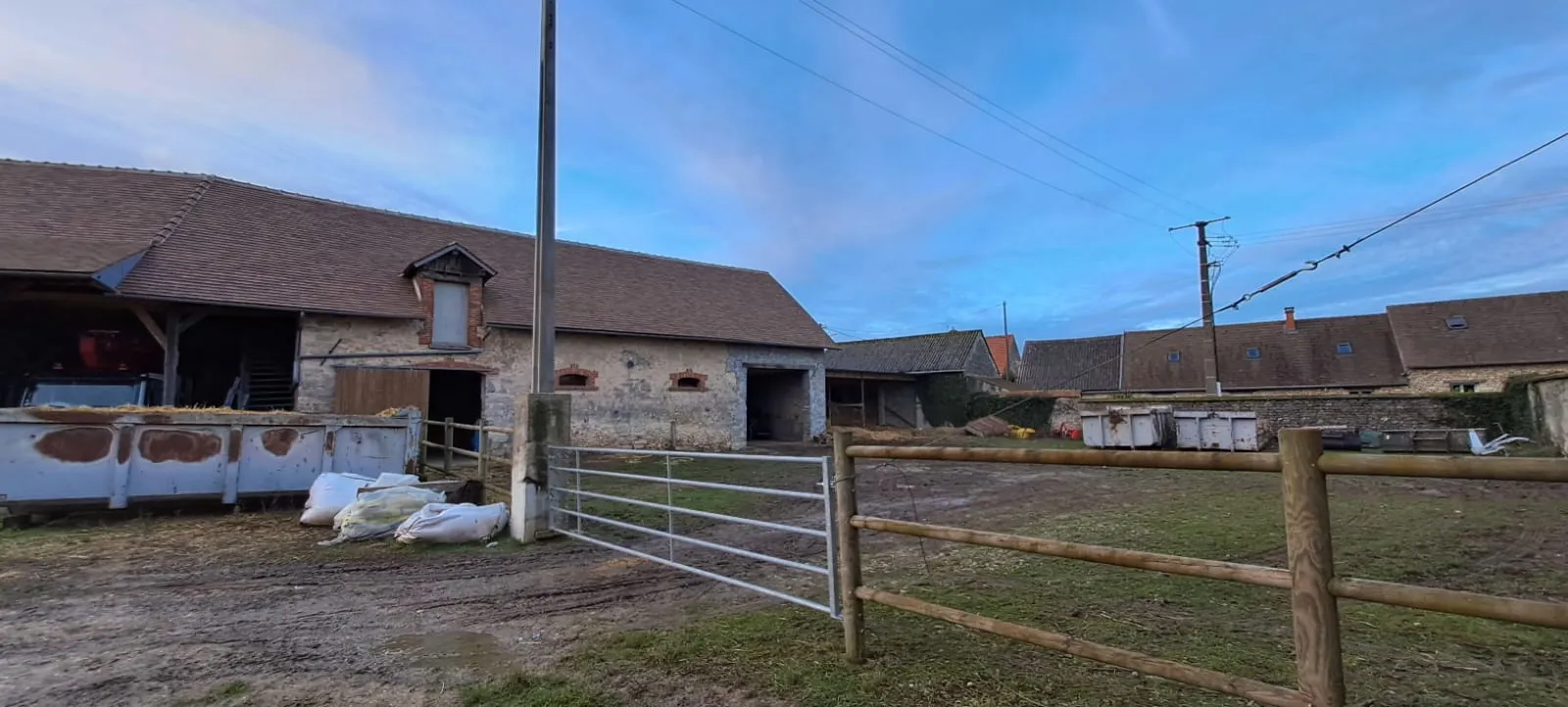 Corps de ferme à rénover à Lethuin - Idéal investisseur 