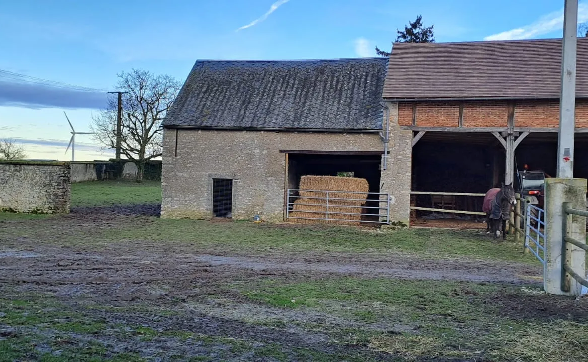 Corps de ferme à rénover à Lethuin - Idéal investisseur 