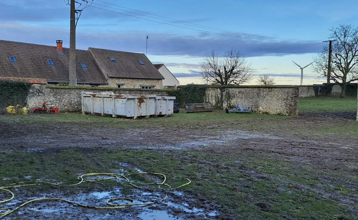 Corps de ferme à rénover à Lethuin - Idéal investisseur 