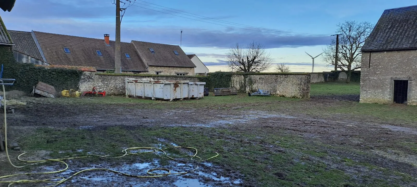 Corps de ferme à rénover à Lethuin - Idéal investisseur 