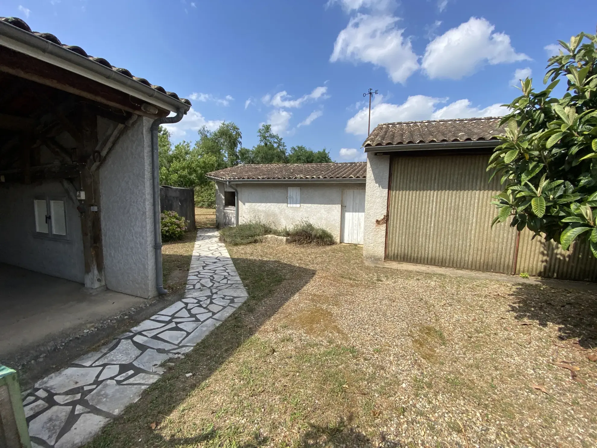 Maison Pujols sur Ciron 200m² avec jardin de 5000m² à rénover 