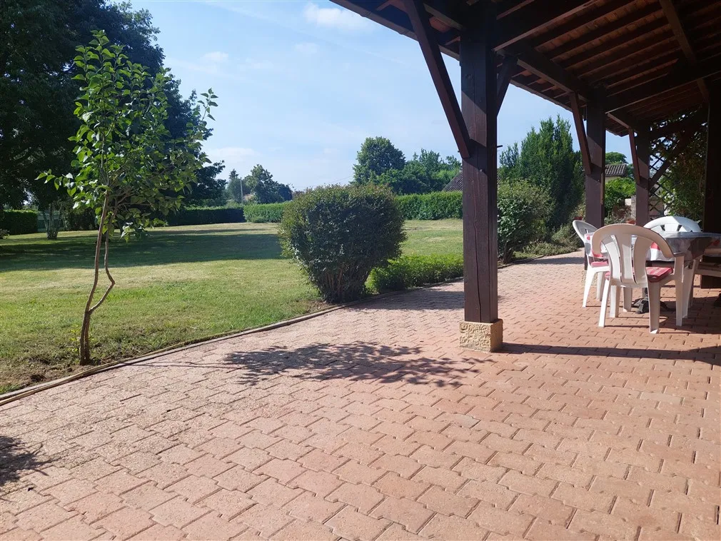 Maison en pierre à Langon avec grand terrain arboré 