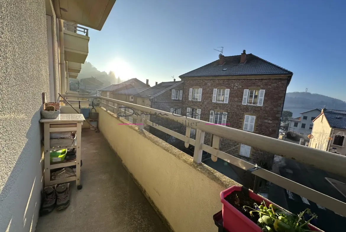 Appartement 3 pièces avec balcon, garage et cave à Bourg de Thizy 