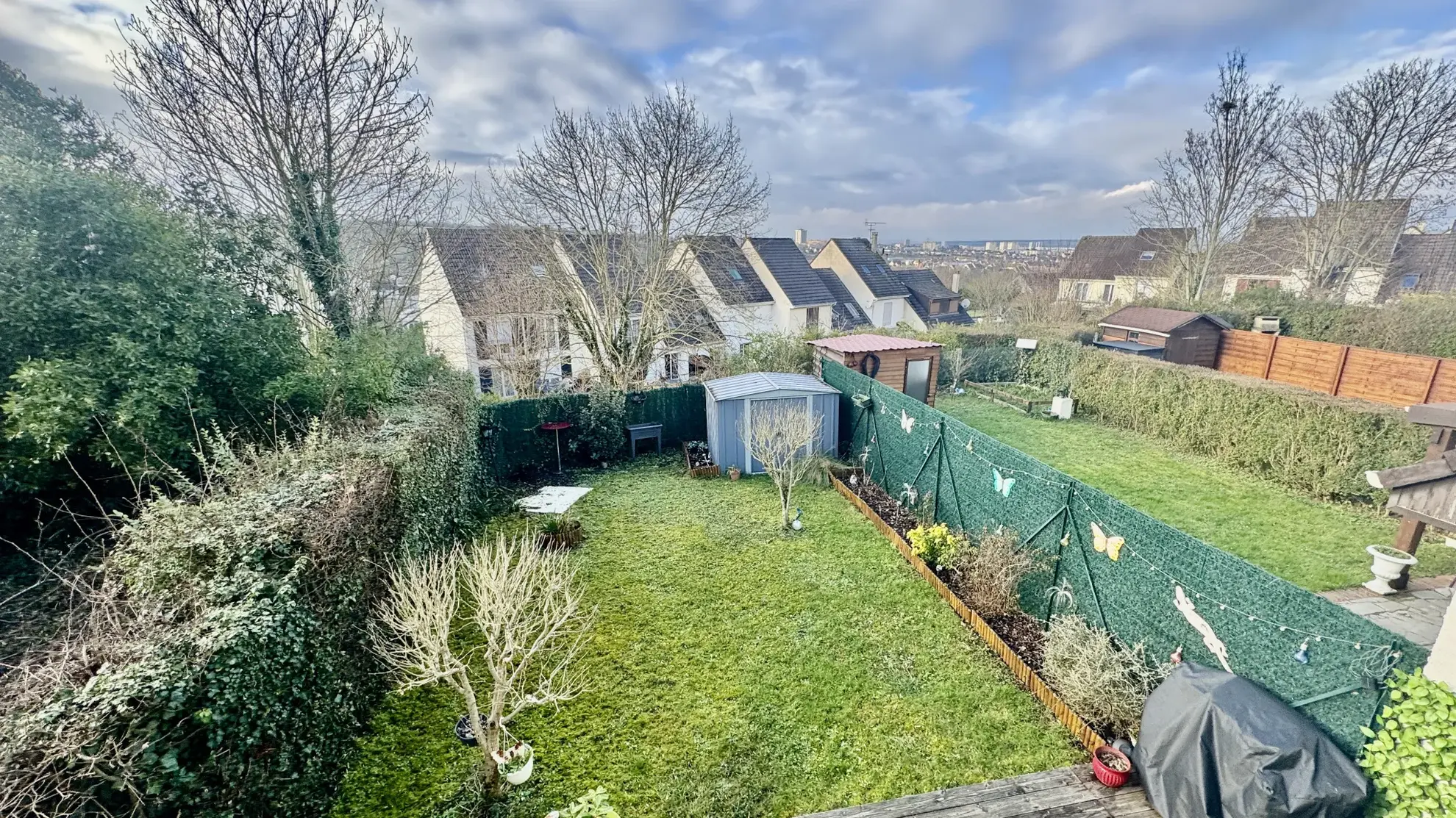 Maison familiale à Mantes-la-Ville avec jardin privatif 