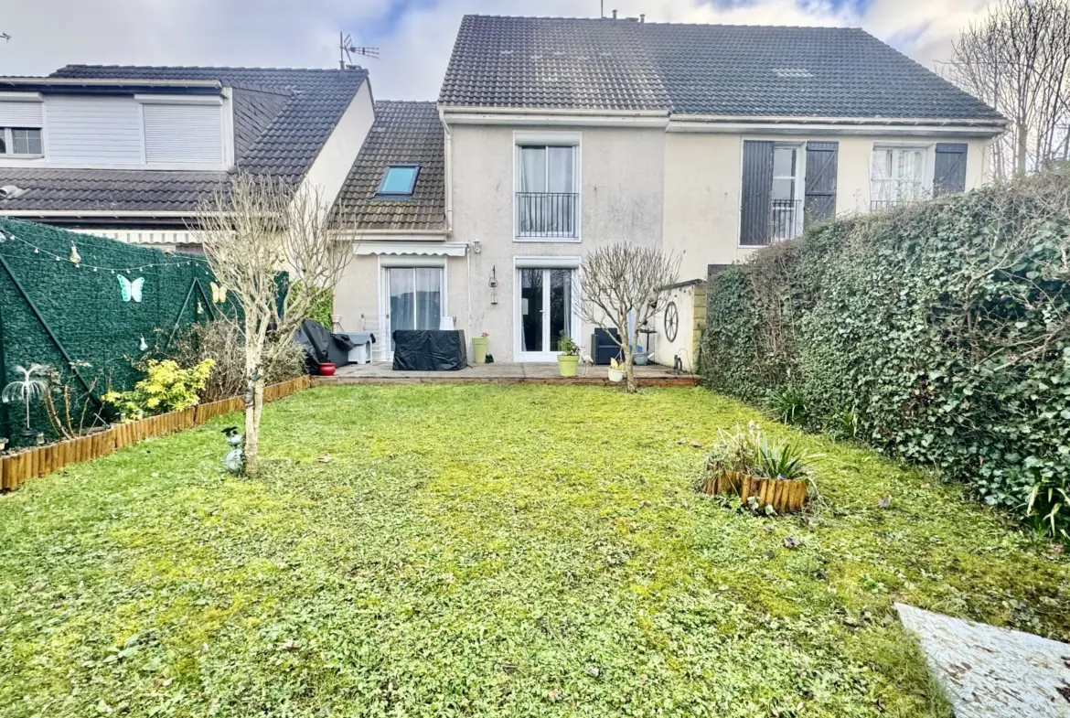 Maison familiale à Mantes-la-Ville avec jardin privatif 