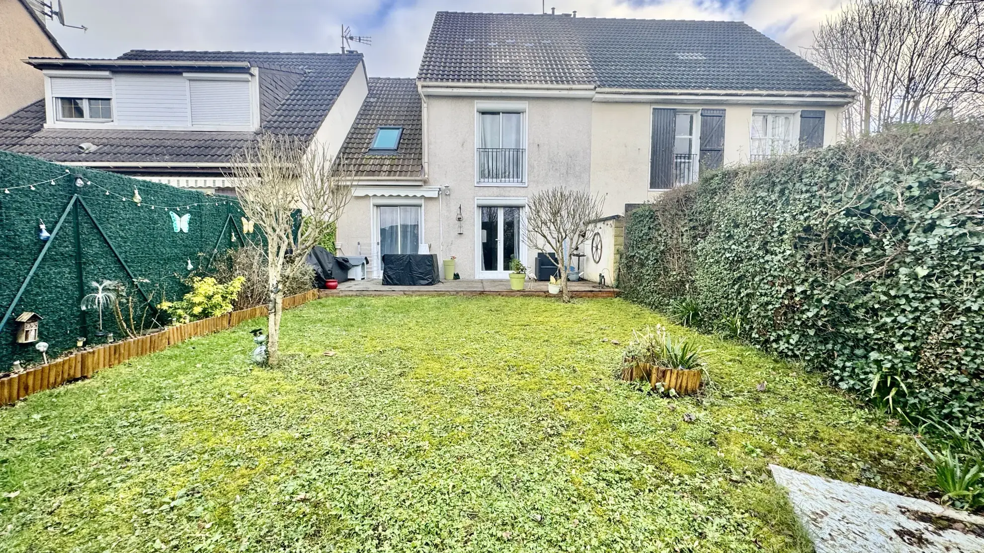 Maison familiale à Mantes-la-Ville avec jardin privatif 