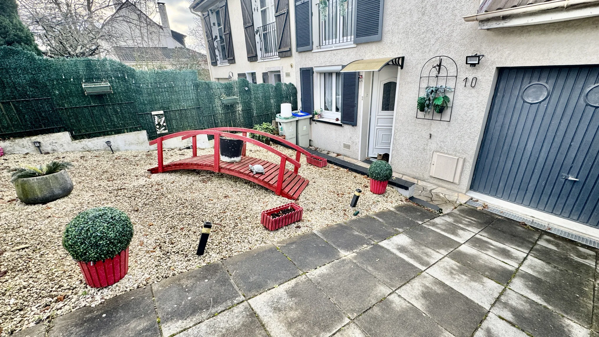 Maison familiale à Mantes-la-Ville avec jardin privatif 