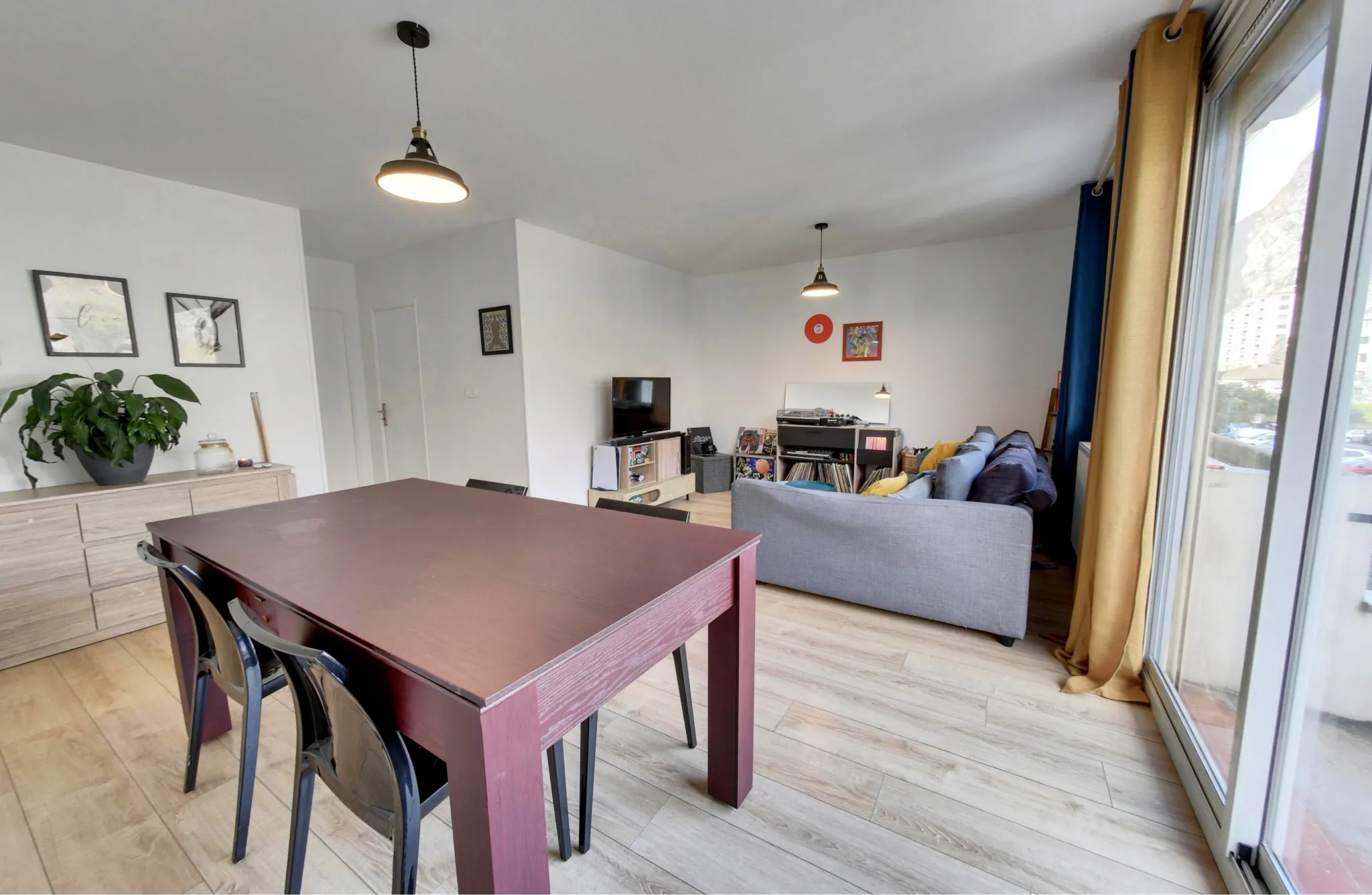 Vente appartement T5 avec balcon et vue sur montagnes à Saint Égrève 