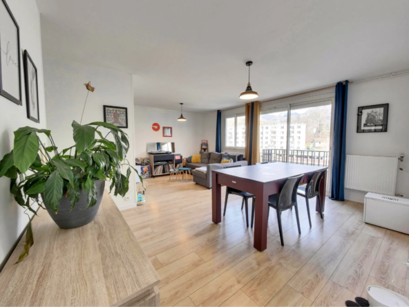 Vente appartement T5 avec balcon et vue sur montagnes à Saint Égrève