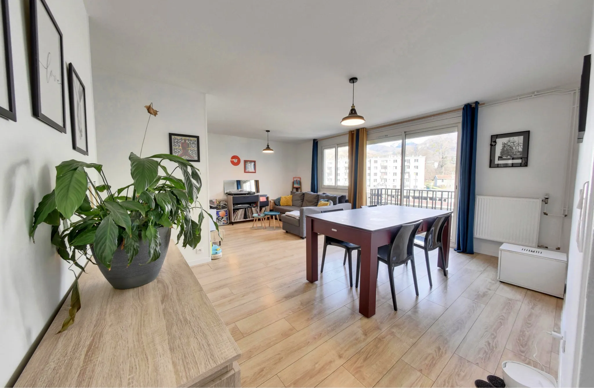 Vente appartement T5 avec balcon et vue sur montagnes à Saint Égrève 