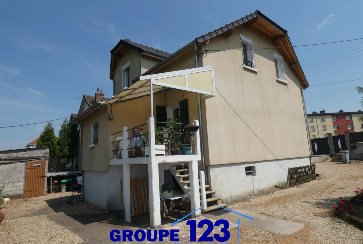 Maison avec grand terrain et double garage à Migennes 