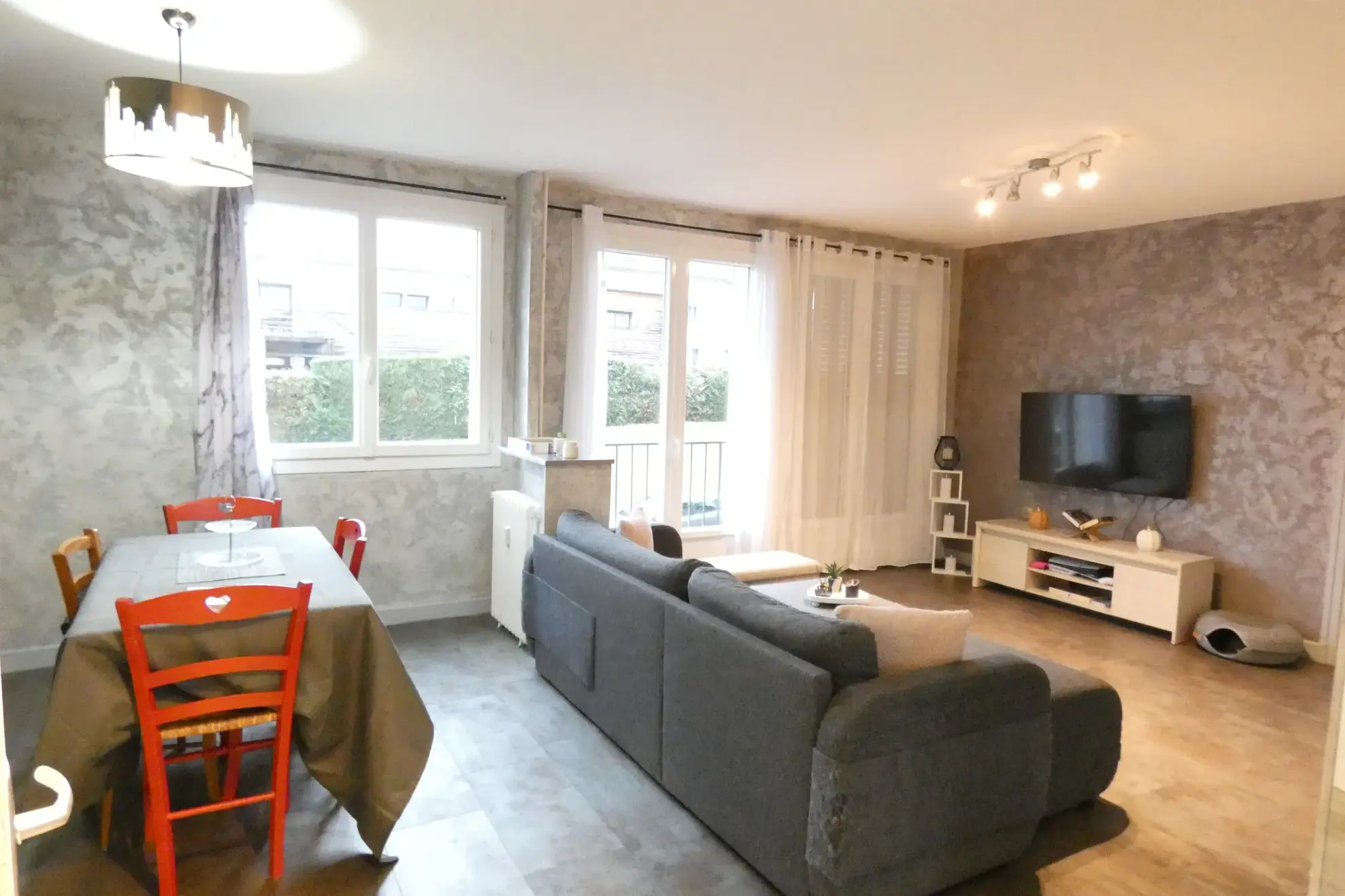 Appartement T3 lumineux rénové avec ascenseur et garage à Aurillac 