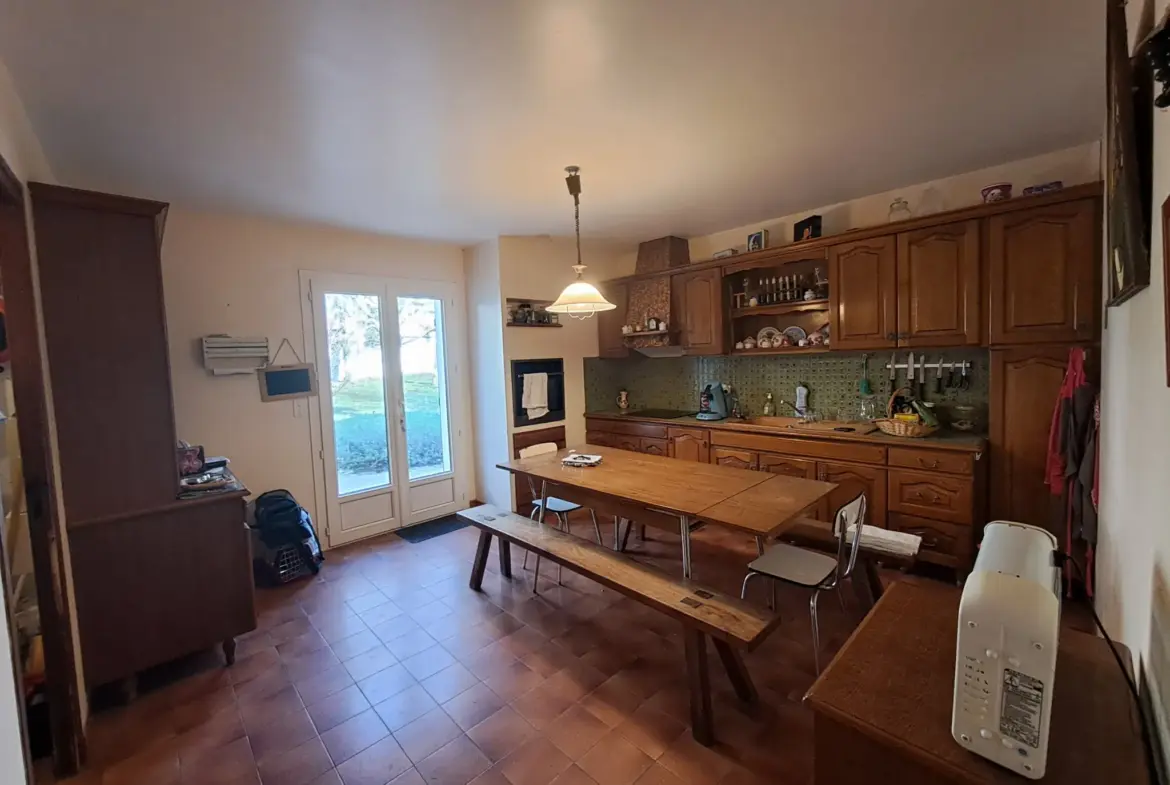 Villa provençale à vendre à Pujols - 180m² sur 1800m² 