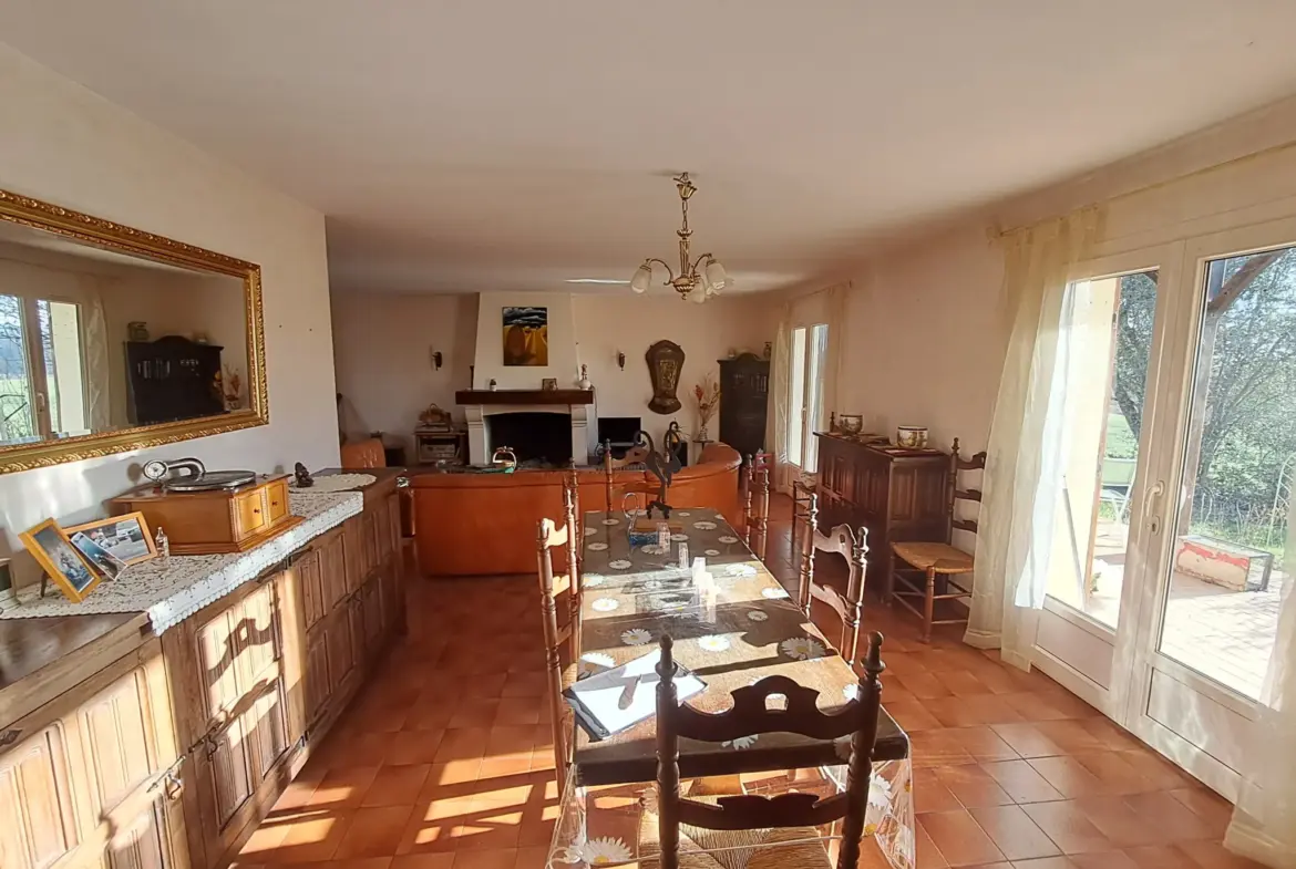 Villa provençale à vendre à Pujols - 180m² sur 1800m² 