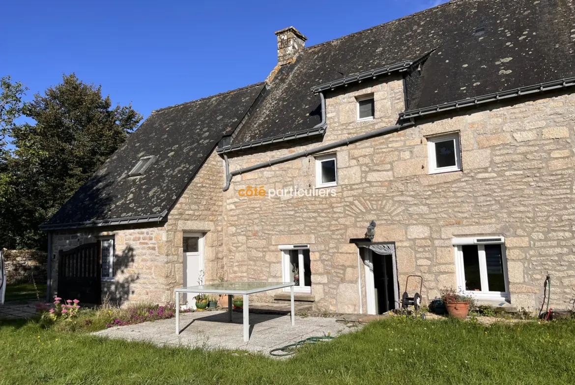 Maison en pierres rénovée à Guern, Bretagne 