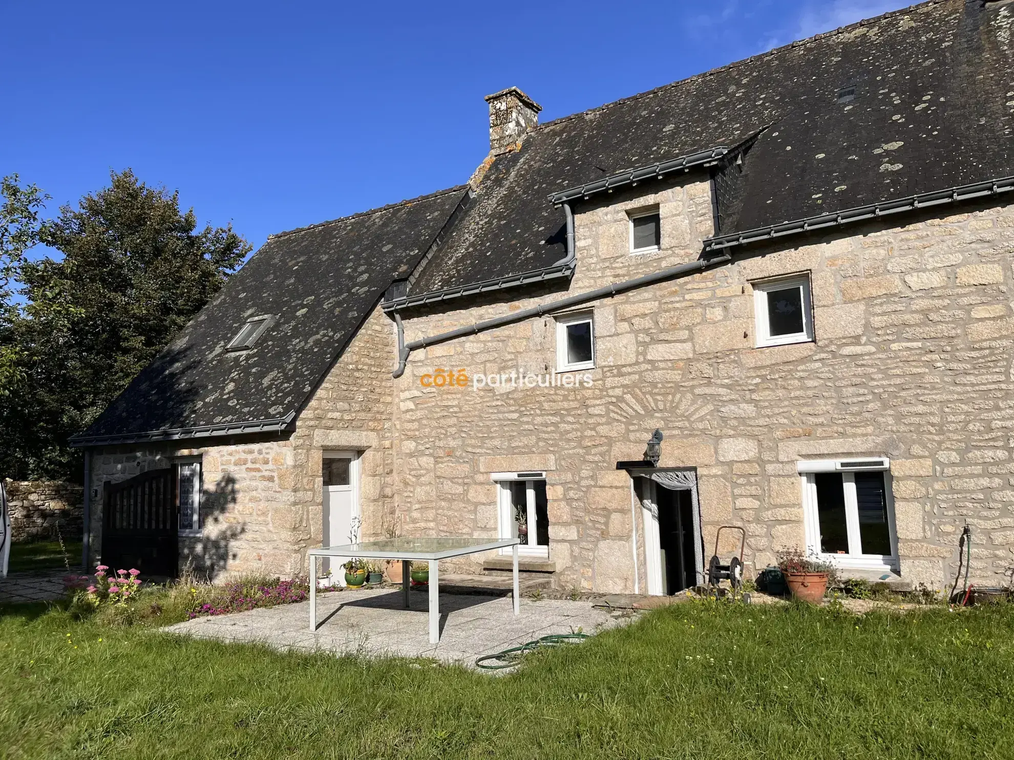 Maison en pierres rénovée à Guern, Bretagne 