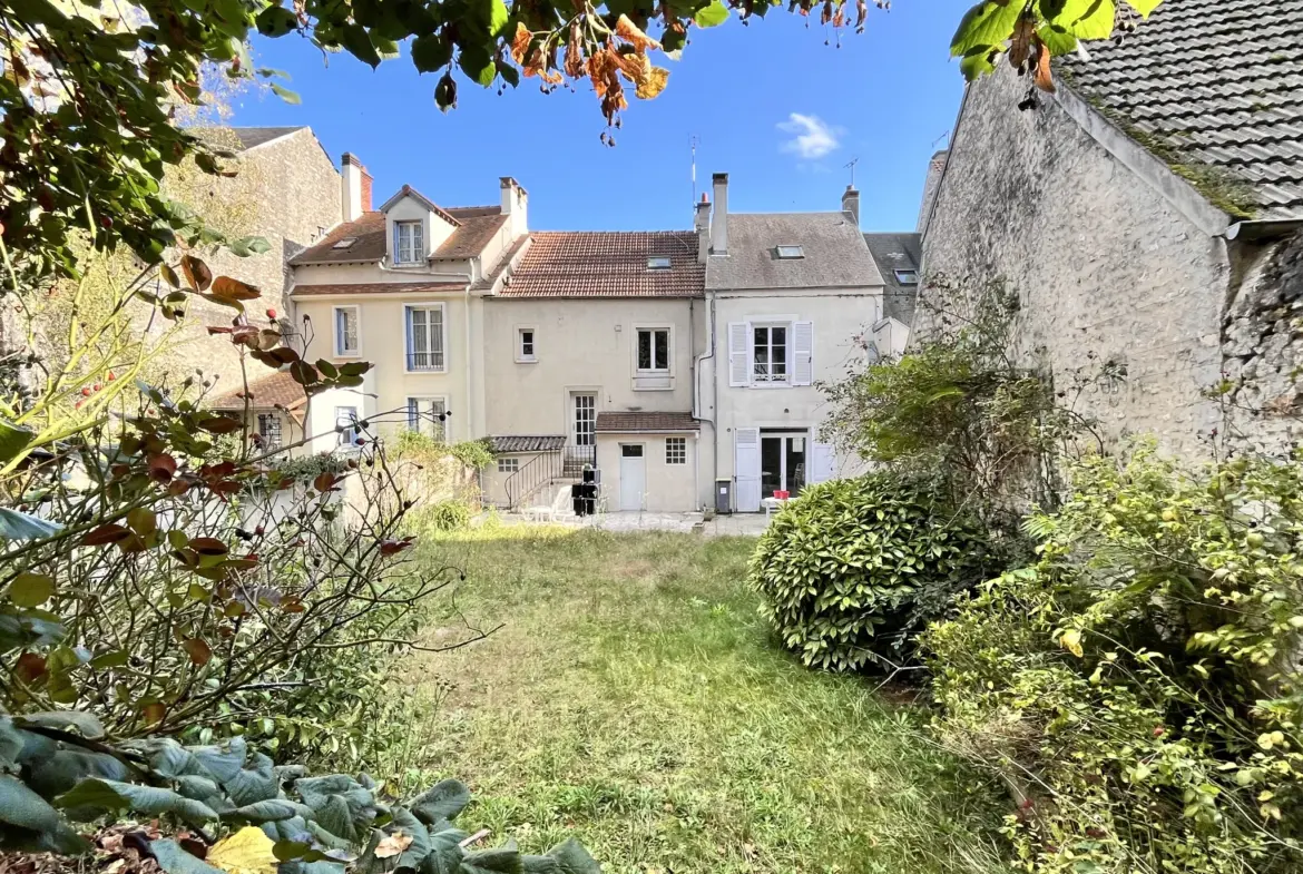 Maison de ville de caractère à Étampes - 175 m² avec jardin 