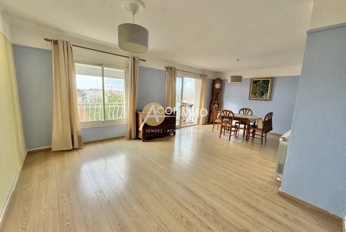 Appartement T3 à vendre à Six-Fours-Les-Plages avec balcon et parking 