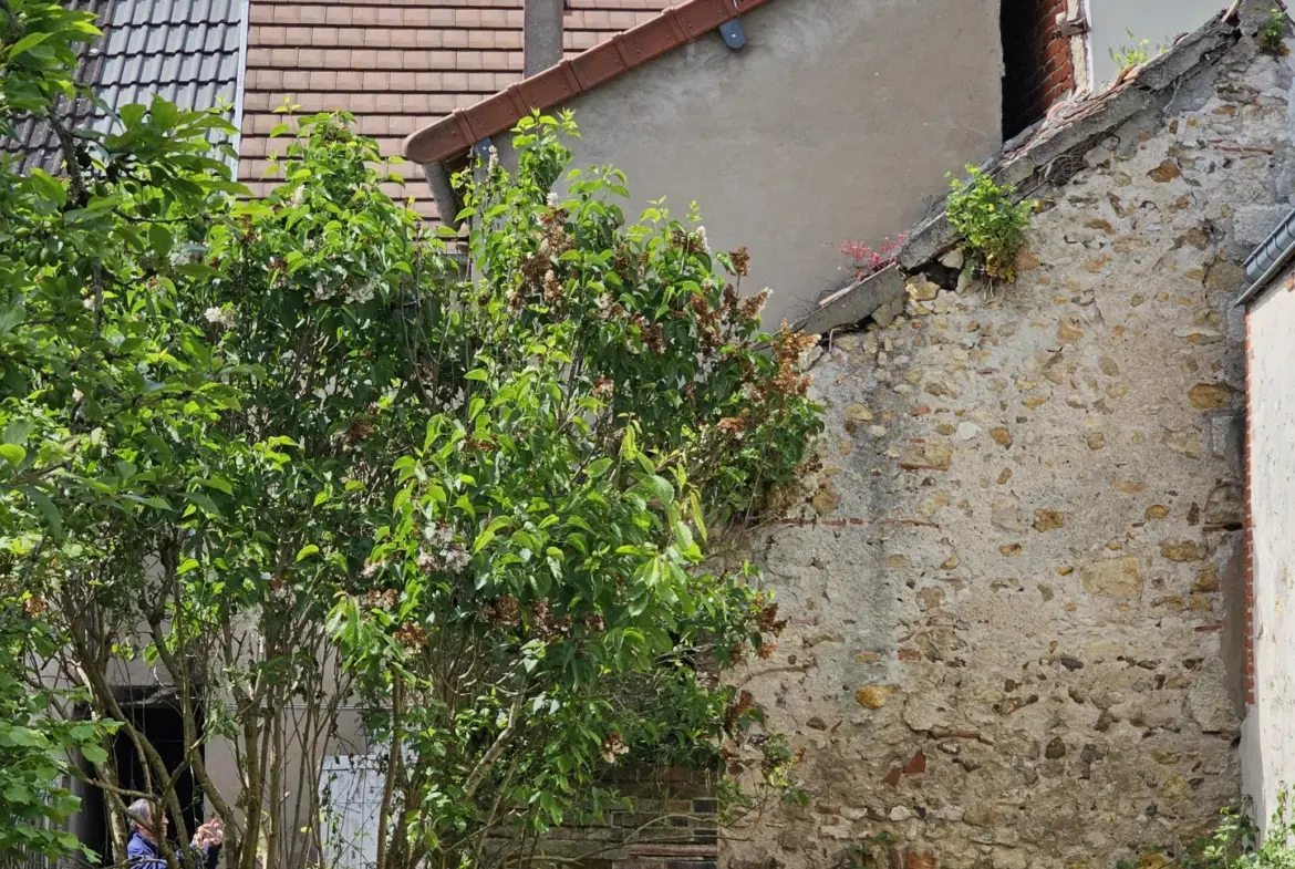 Maison à vendre à Gien avec jardin et travaux à prévoir 