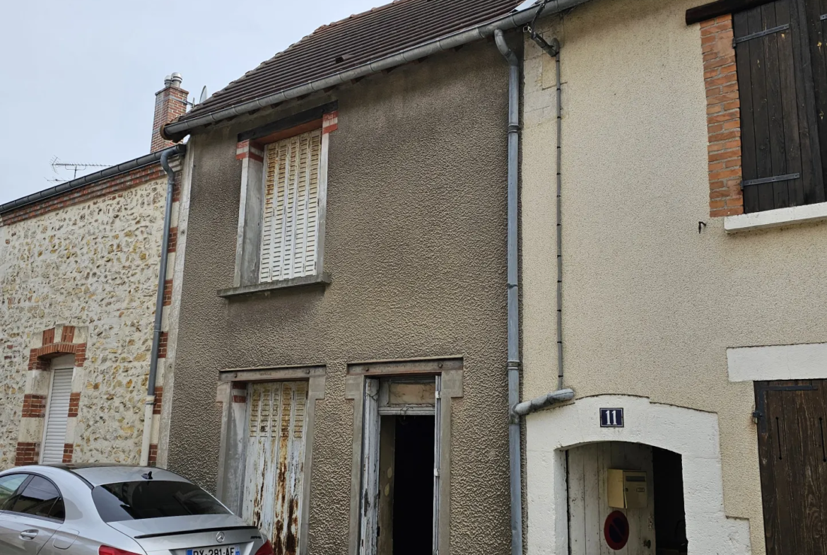 Maison à vendre à Gien avec jardin et travaux à prévoir 