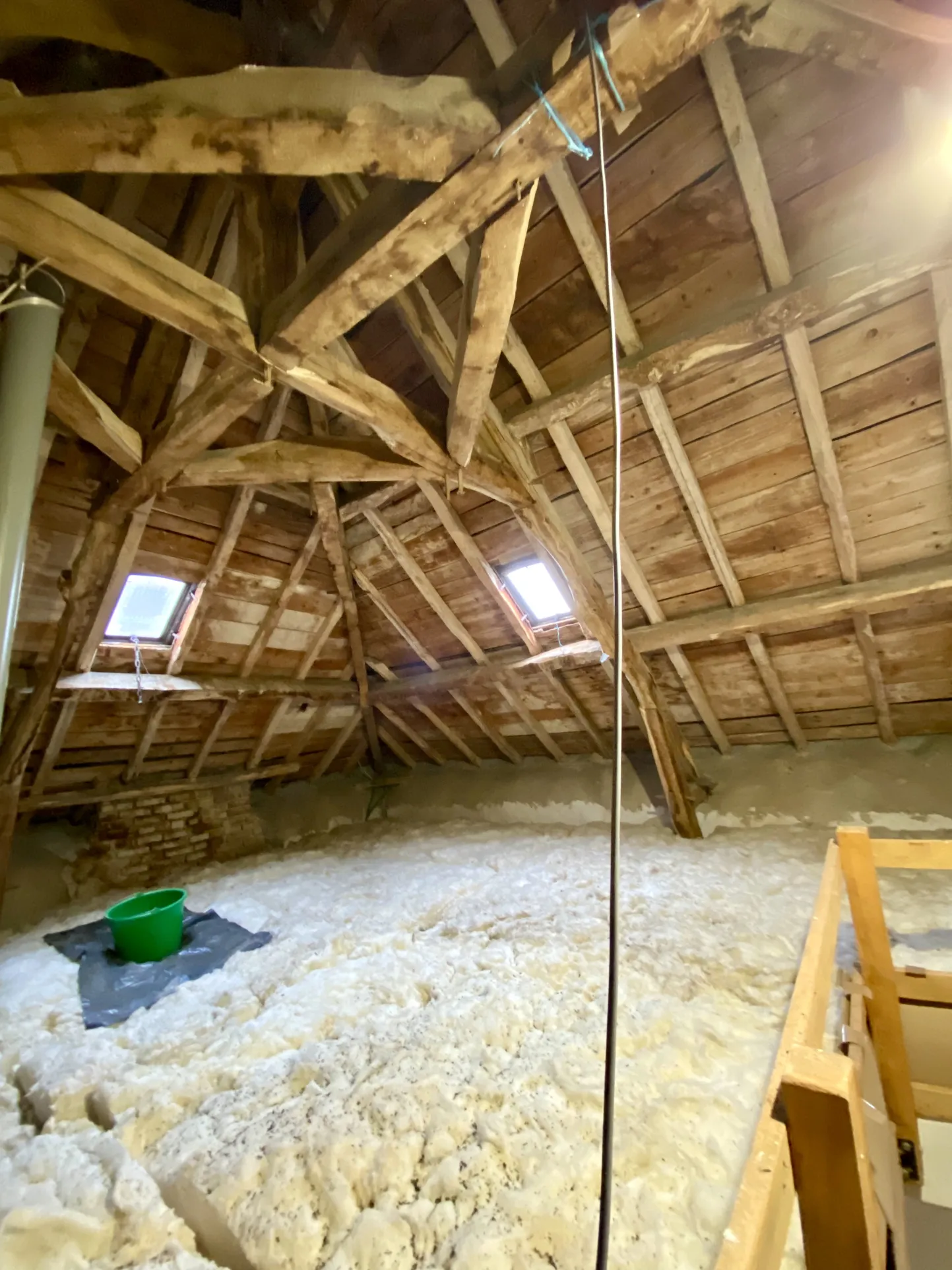 Maison en pierres avec vue et dépendance à Le Mayet de Montagne 