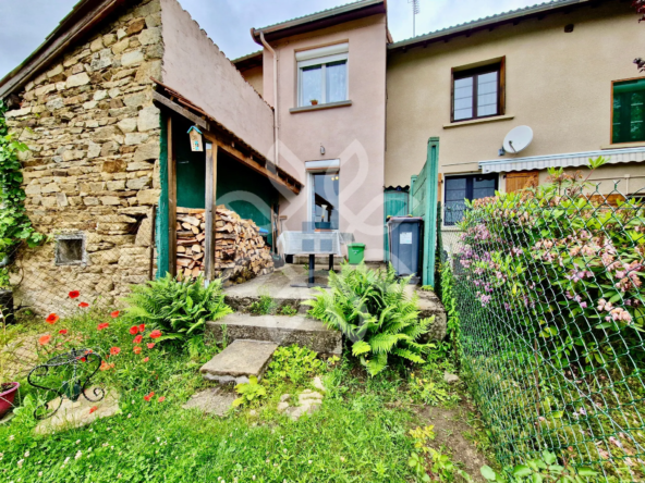 Maison de bourg avec terrain à Champagnac-le-Vieux