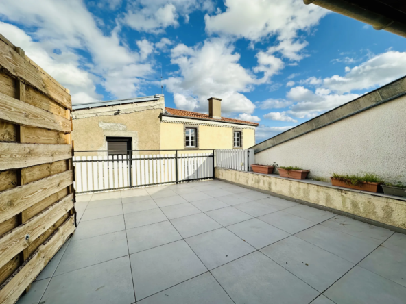 Charmante Maison de Bourg avec Terrasse à Cournon d'Auvergne