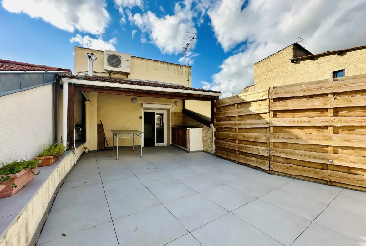 Charmante Maison de Bourg avec Terrasse à Cournon d'Auvergne 