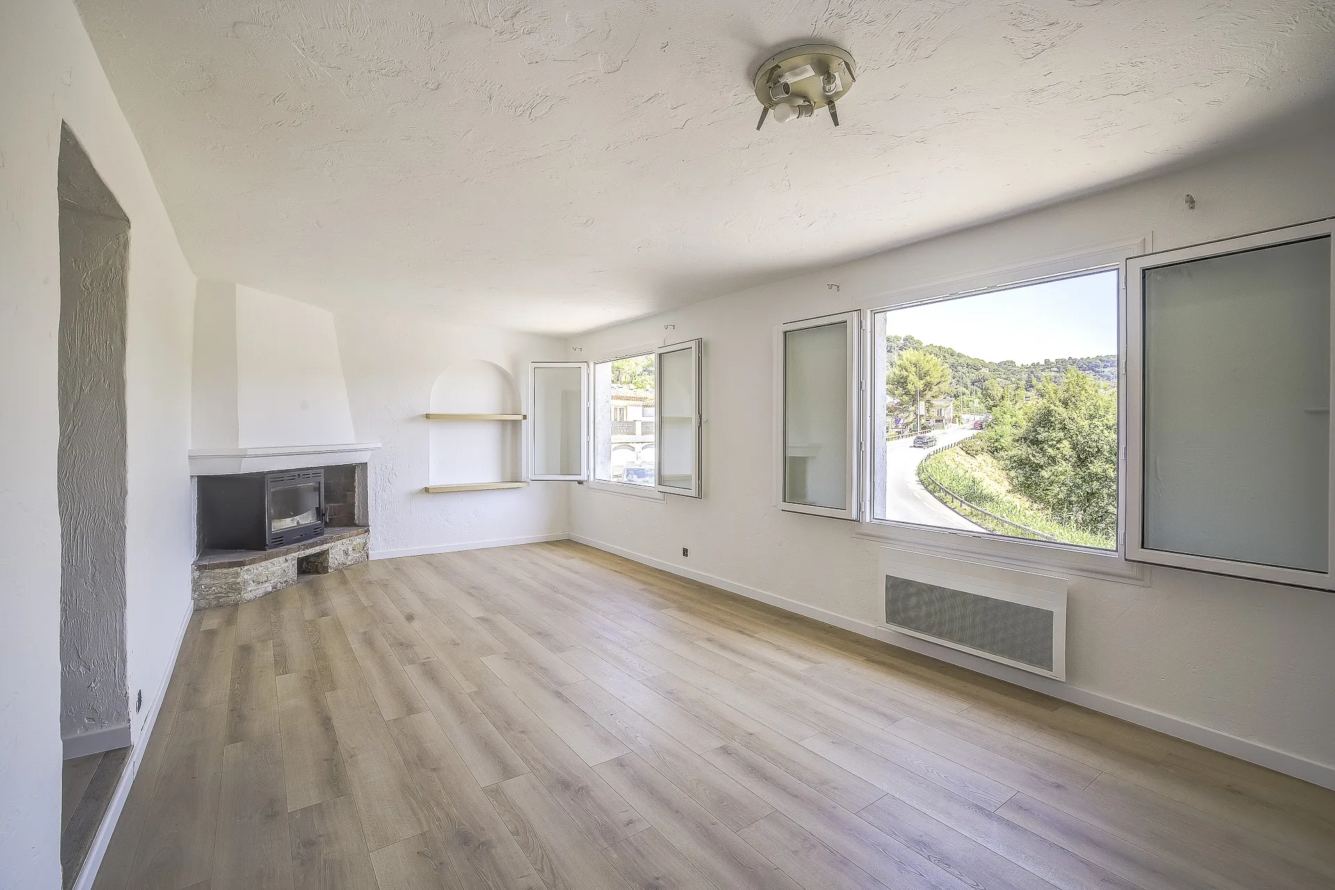 Bel appartement rénové à La Colle sur Loup avec vue sur Saint Paul 