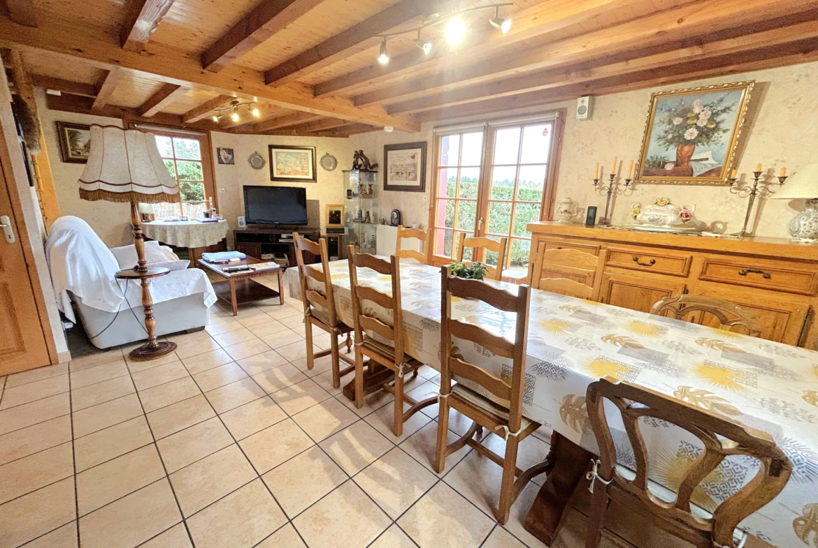 Maison familiale avec 3 chambres à Usson-en-Forez à vendre pour 159 000 € 