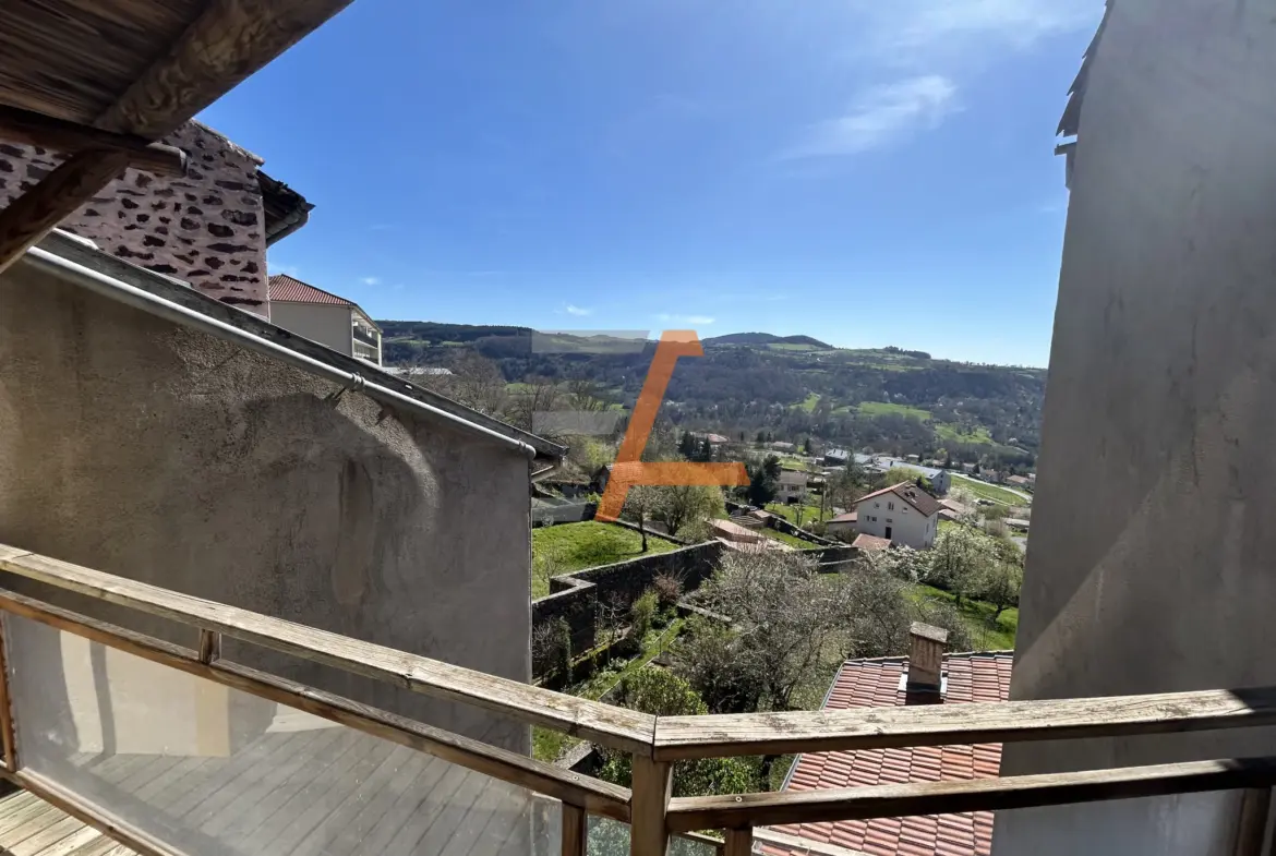 Maison de Village Rénovée avec Jardin à Le Monastier sur Gazeille 