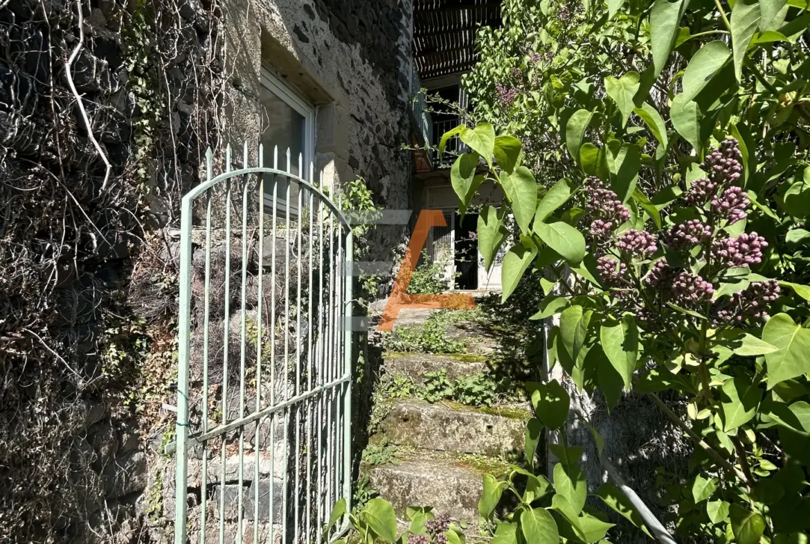 Maison de Village Rénovée avec Jardin à Le Monastier sur Gazeille 