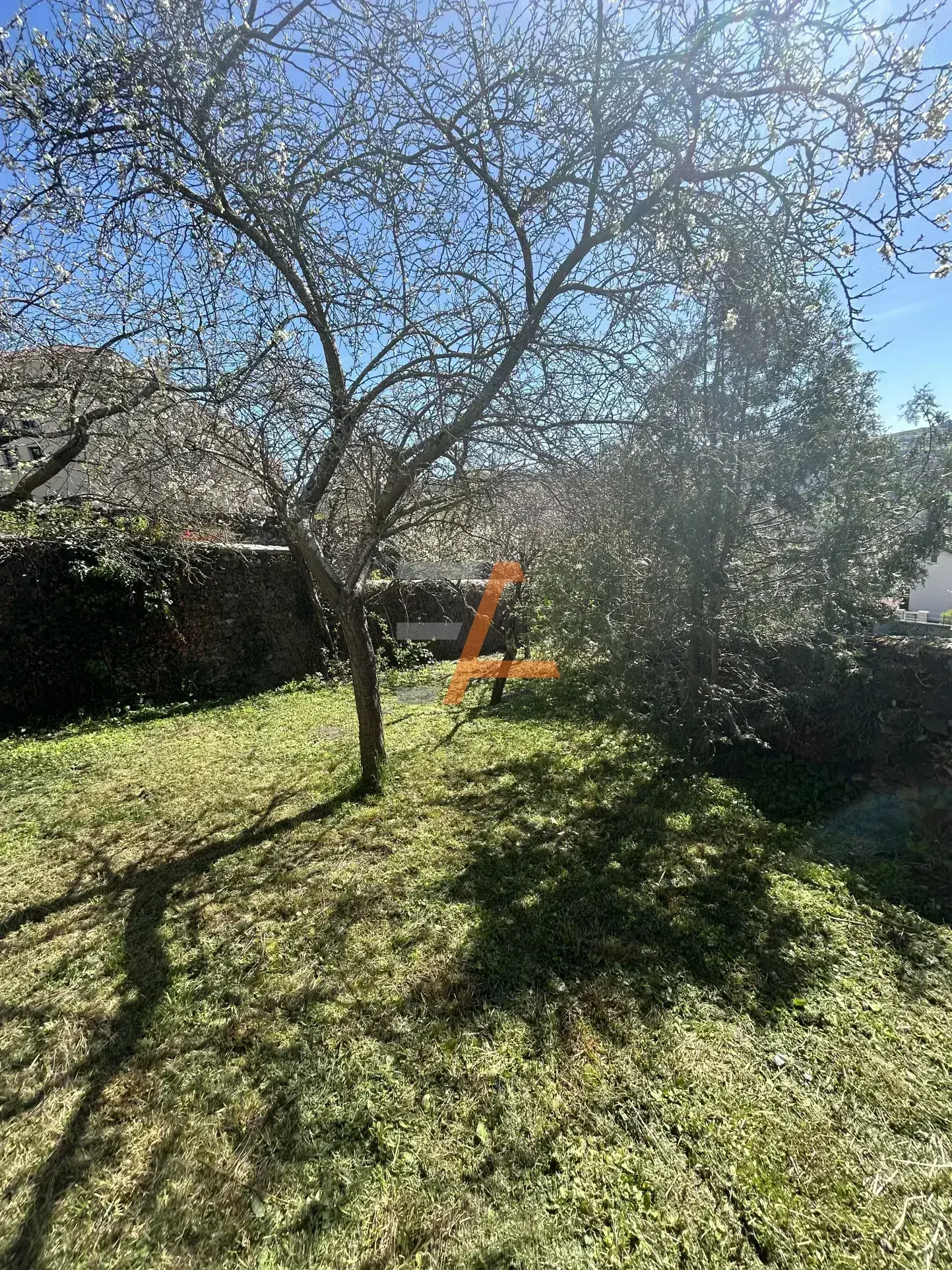 Maison de Village Rénovée avec Jardin à Le Monastier sur Gazeille 