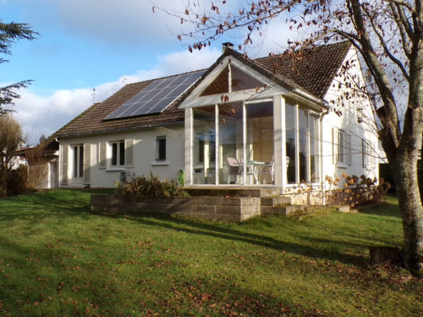 Pavillon spacieux à Meaulne-Vitray avec grand terrain de 5665 m²