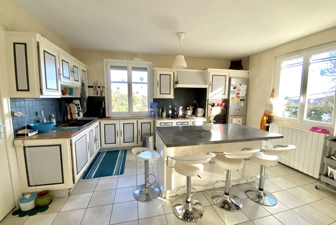 Magnifique maison lumineuse de 86 m² à vendre à Annonay pour 195 000 € 