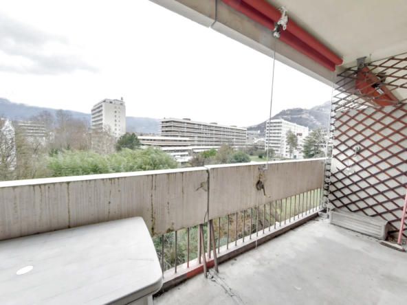 Appartement T1 avec balcon sur la place Jean Moulin à Grenoble