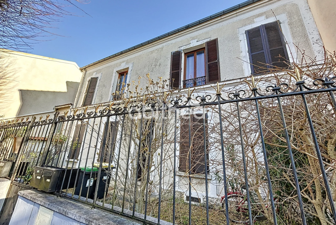 Choisy-Le-Roi : grand appartement T2 avec jardin à vendre 