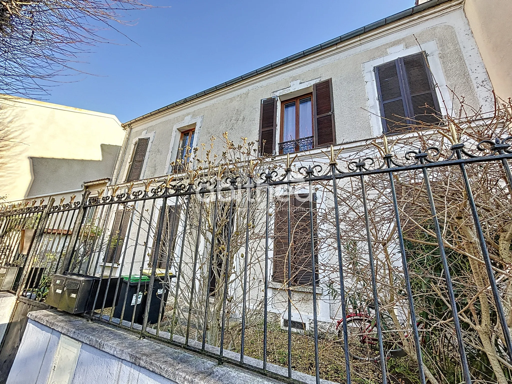 Choisy-Le-Roi : grand appartement T2 avec jardin à vendre 