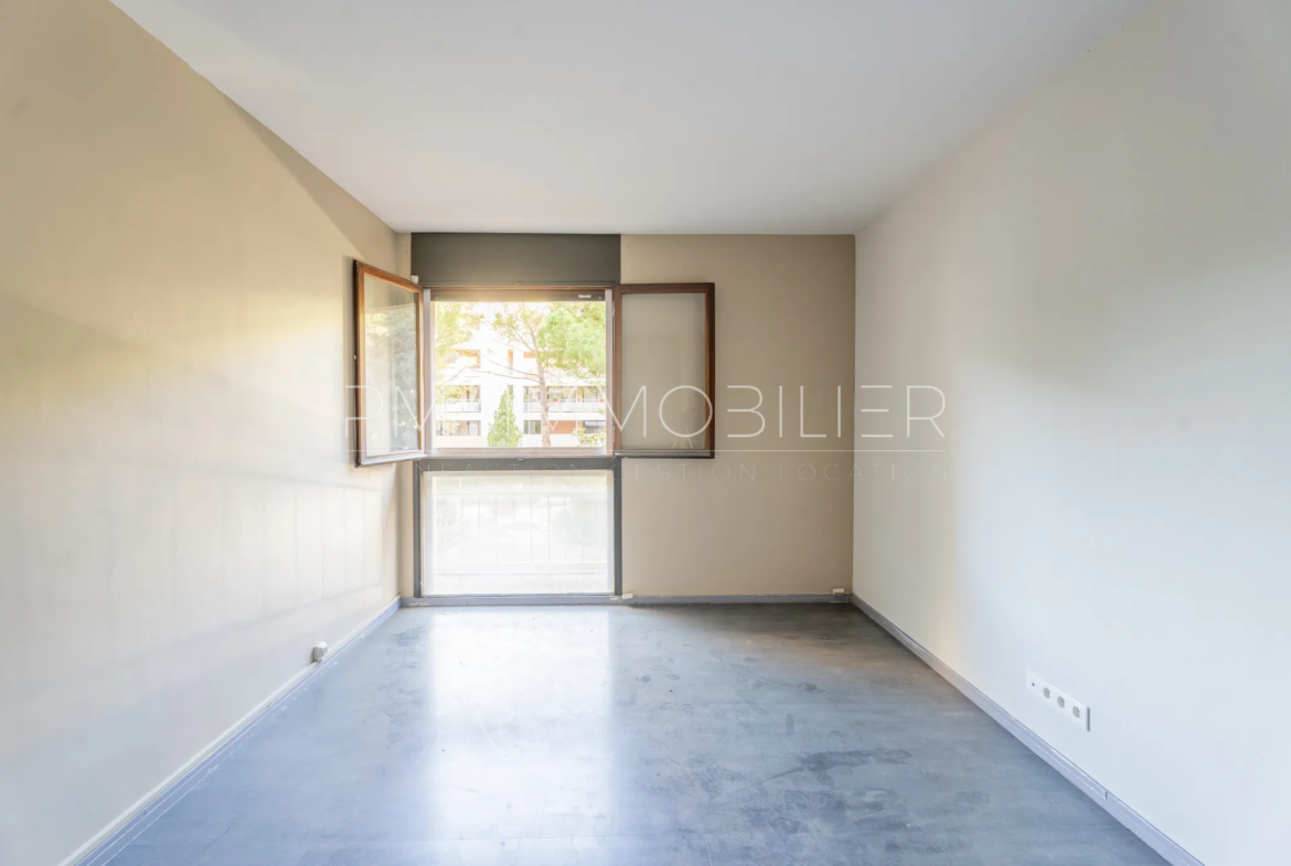 Appartement T4 avec balcon à vendre dans le quartier du Cabot, Marseille 9ème 