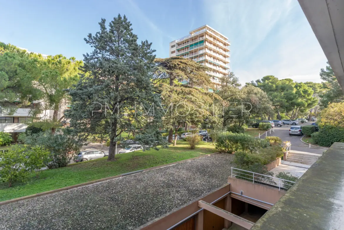 Appartement T4 avec balcon à vendre dans le quartier du Cabot, Marseille 9ème 