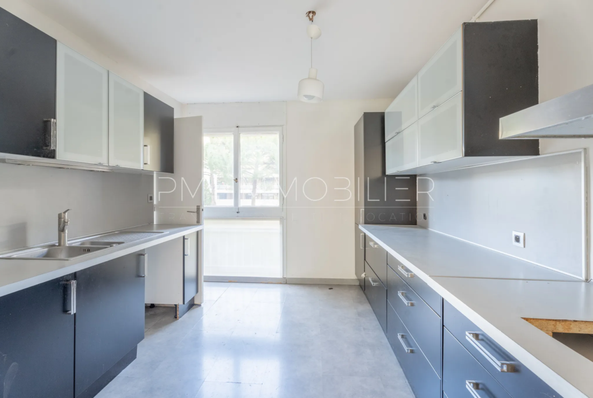 Appartement T4 avec balcon à vendre dans le quartier du Cabot, Marseille 9ème 