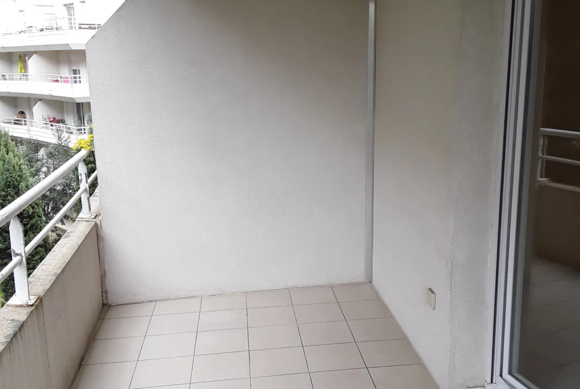 À vendre : appartement studio de 33,49 m² à Montpellier avec terrasse 