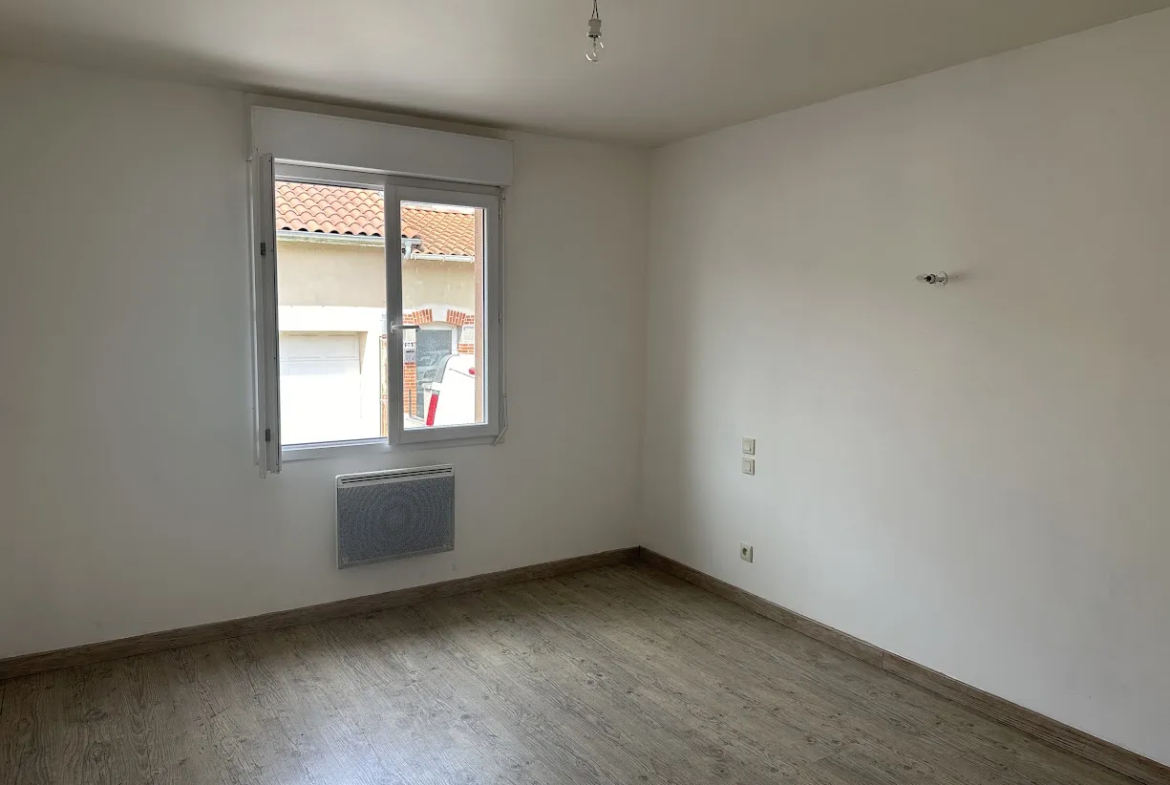 Maison Plain-pied à Fleurance - 2 Chambres, Garage, 219000 € 